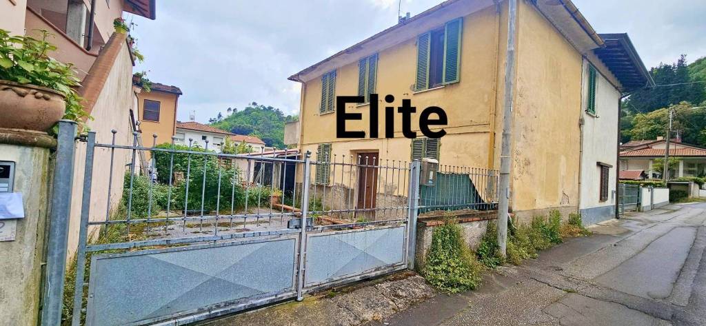 casa indipendente in vendita a Camaiore