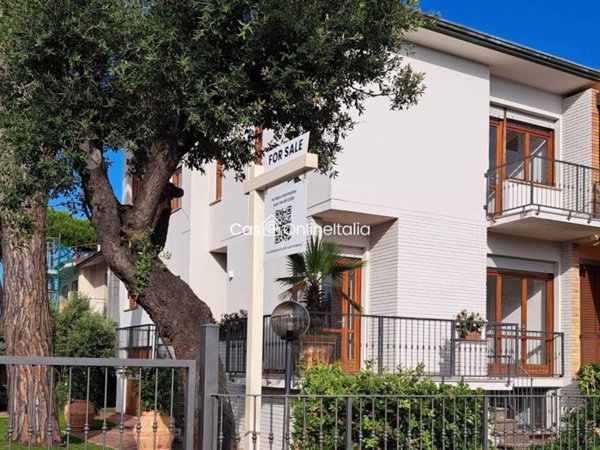 appartamento in vendita a Camaiore in zona Lido di Camaiore