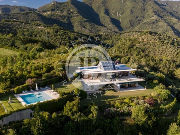 casa indipendente in vendita a Camaiore