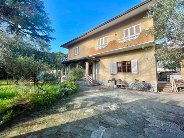 casa indipendente in vendita a Camaiore