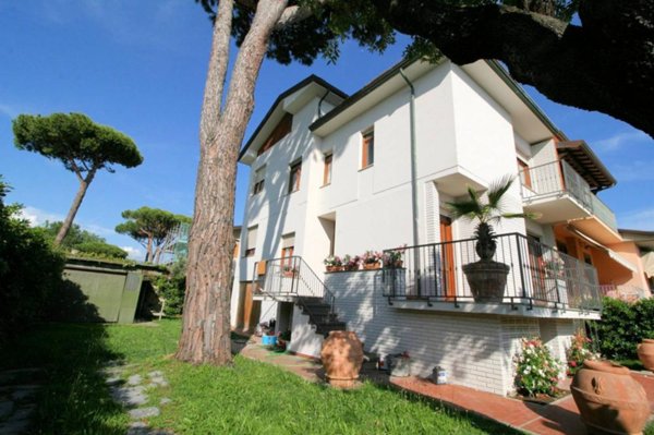 appartamento in vendita a Camaiore in zona Lido di Camaiore