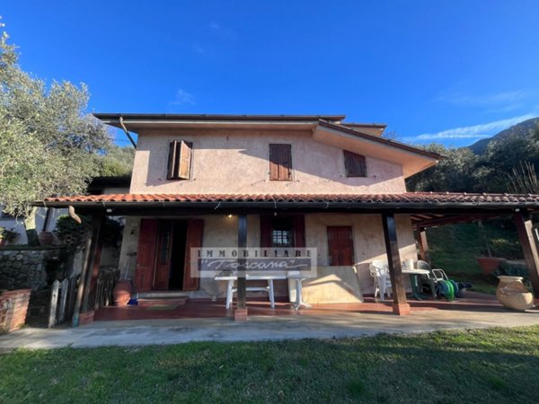casa indipendente in vendita a Camaiore