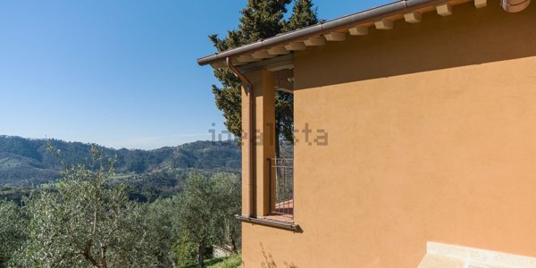 casa indipendente in vendita a Camaiore