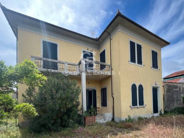 casa indipendente in vendita a Camaiore in zona Lido di Camaiore