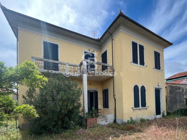 casa indipendente in vendita a Camaiore in zona Lido di Camaiore