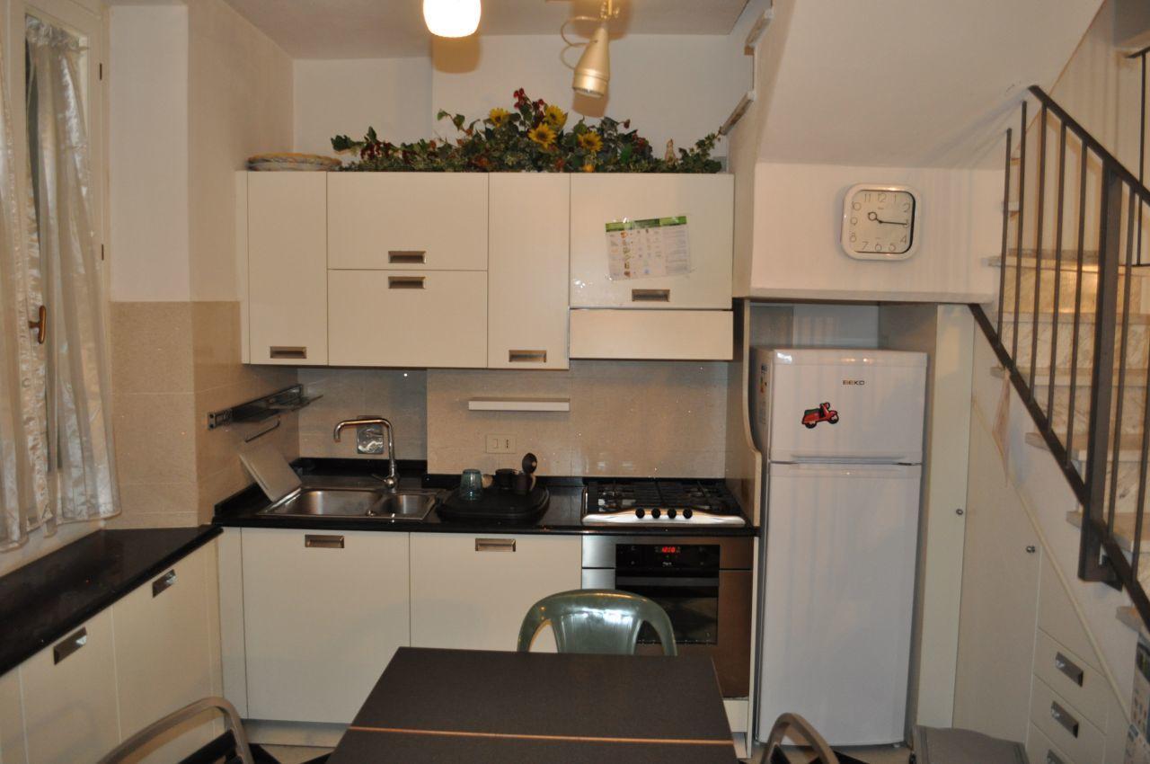 casa indipendente in vendita a Camaiore in zona Lido di Camaiore