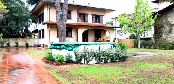 casa indipendente in vendita a Camaiore in zona Lido di Camaiore