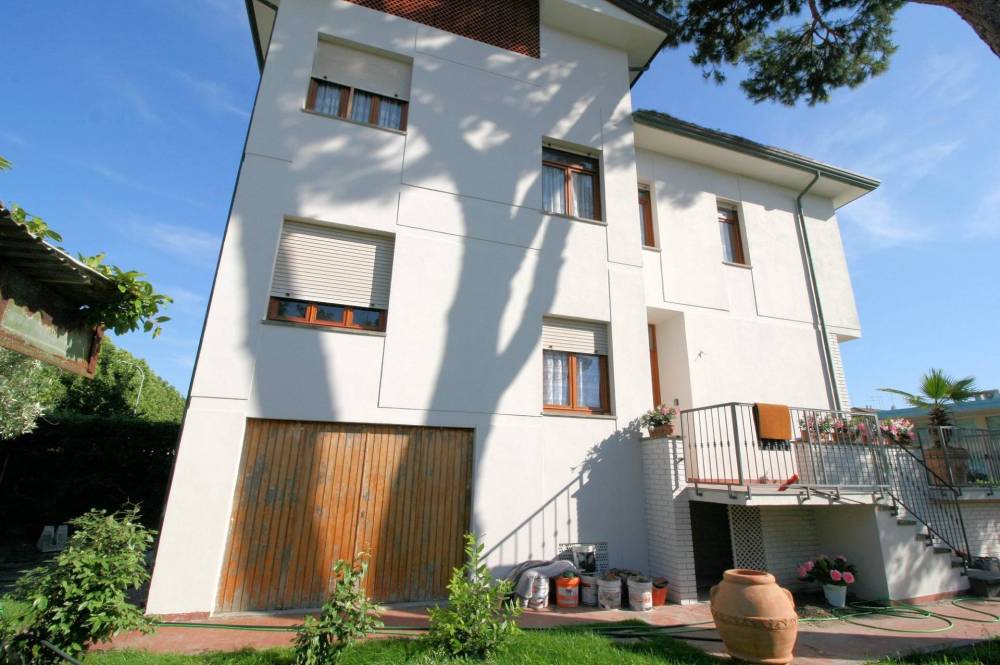 appartamento in vendita a Camaiore in zona Lido di Camaiore