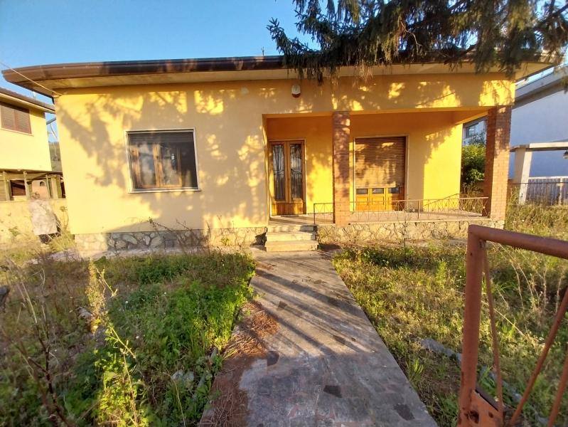 casa indipendente in vendita a Camaiore in zona Capezzano Pianore