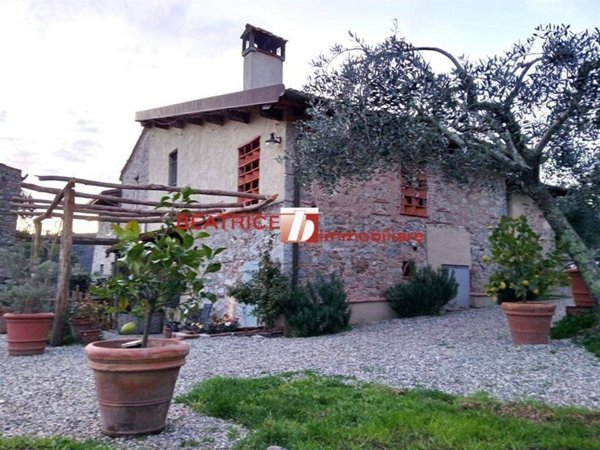 casa indipendente in vendita a Camaiore