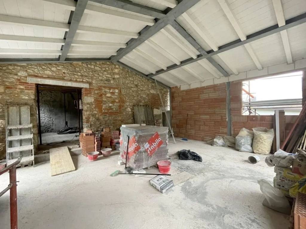 casa indipendente in vendita a Camaiore in zona Vado