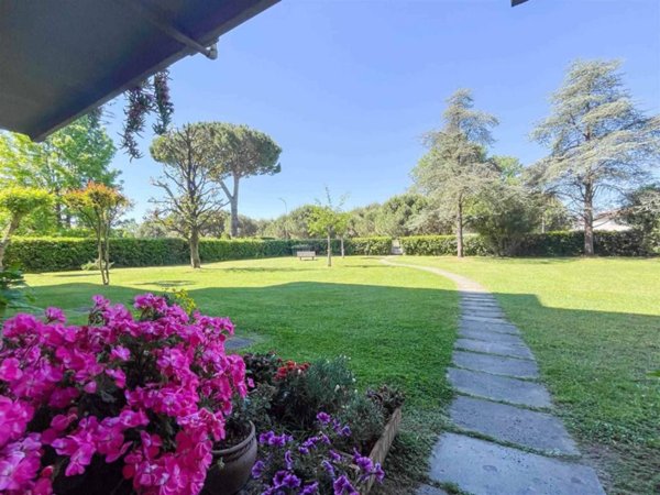 appartamento in vendita a Camaiore in zona Lido di Camaiore