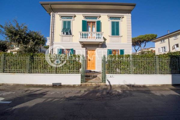 casa indipendente in vendita a Camaiore in zona Lido di Camaiore