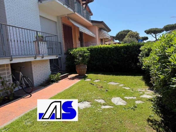 appartamento in vendita a Camaiore in zona Lido di Camaiore