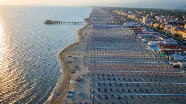 casa indipendente in vendita a Camaiore in zona Lido di Camaiore