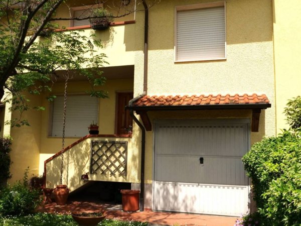 casa indipendente in vendita a Camaiore in zona Lido di Camaiore