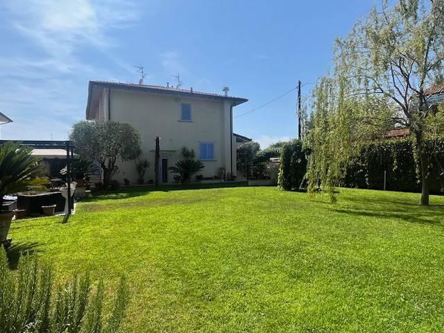 casa indipendente in vendita a Camaiore in zona Lido di Camaiore