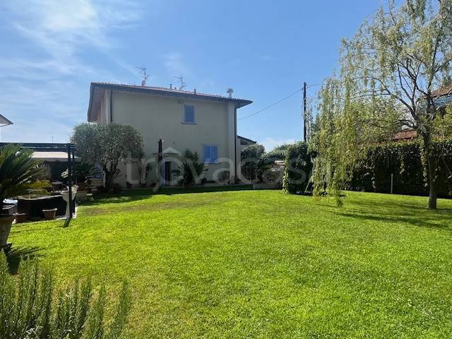 casa indipendente in vendita a Camaiore in zona Lido di Camaiore