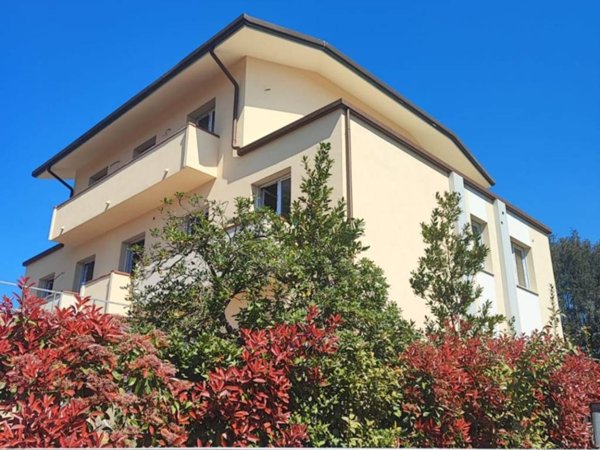 appartamento in vendita a Camaiore in zona Lido di Camaiore
