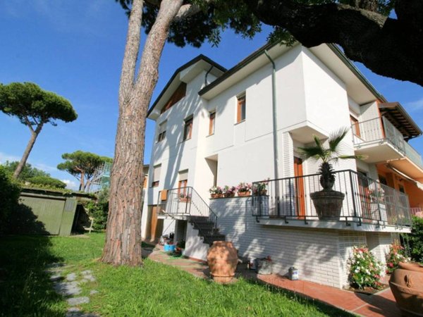 appartamento in vendita a Camaiore in zona Lido di Camaiore