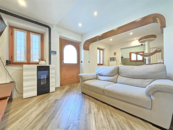 casa semindipendente in vendita a Camaiore in zona Vado