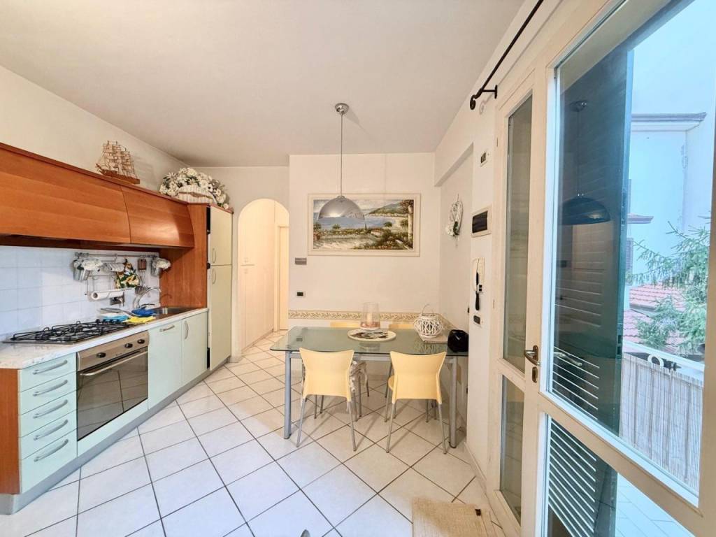 appartamento in vendita a Camaiore in zona Lido di Camaiore