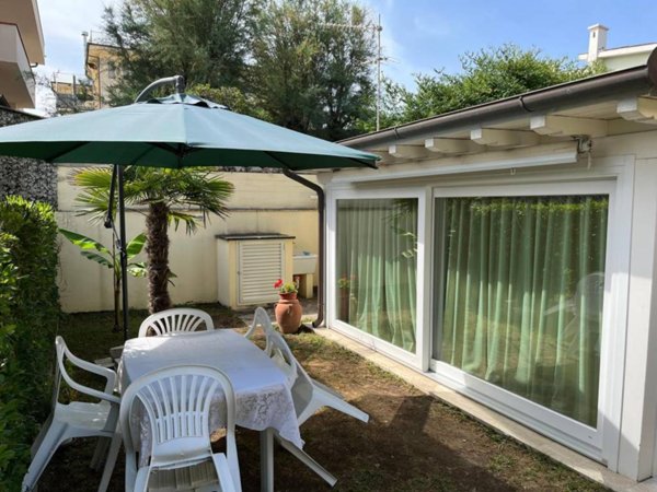 appartamento in vendita a Camaiore in zona Lido di Camaiore