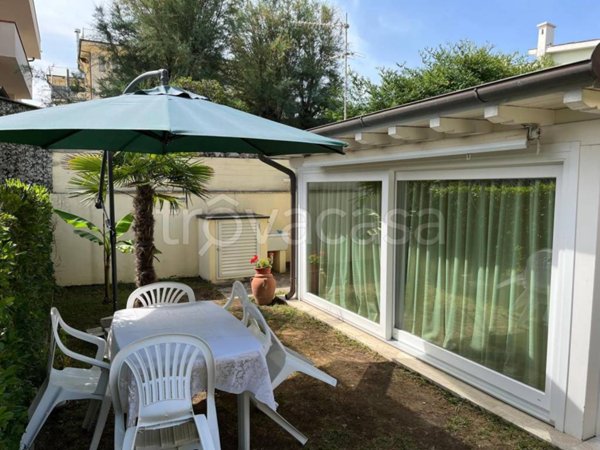 appartamento in vendita a Camaiore in zona Lido di Camaiore