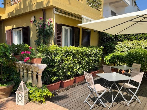 negozio in vendita a Camaiore in zona Lido di Camaiore