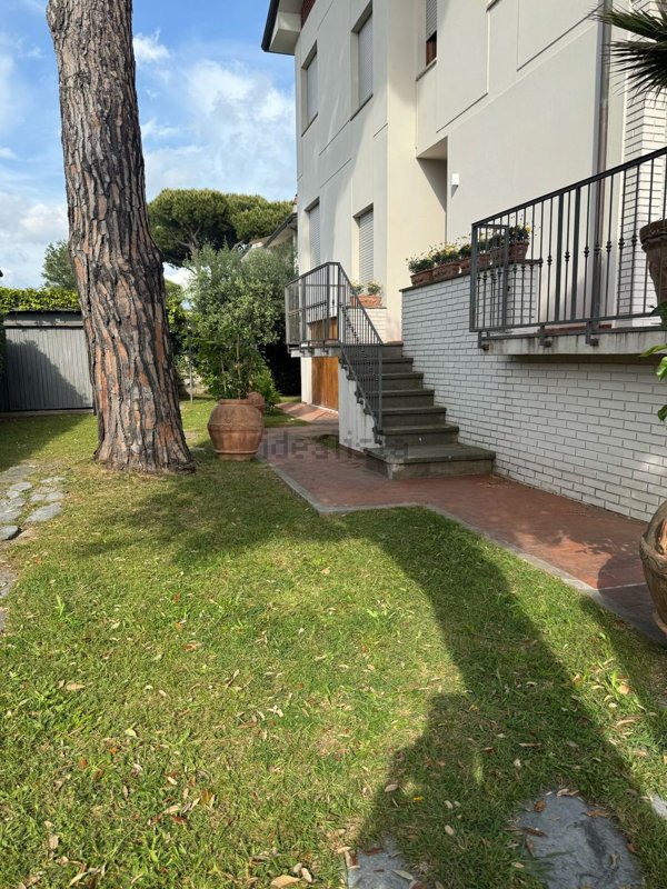 appartamento in vendita a Camaiore in zona Lido di Camaiore