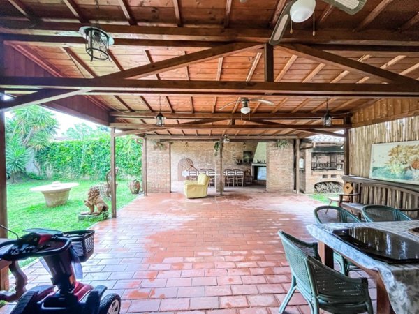 casa indipendente in vendita a Camaiore in zona Lido di Camaiore