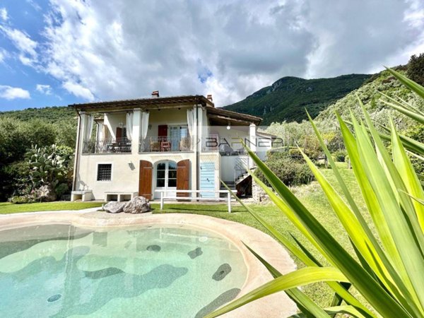 casa indipendente in vendita a Camaiore
