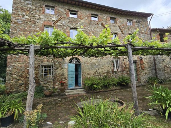 casa indipendente in vendita a Camaiore