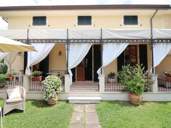 appartamento in vendita a Camaiore in zona Lido di Camaiore