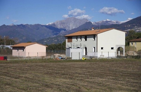 casa indipendente in vendita a Camaiore in zona Lido di Camaiore