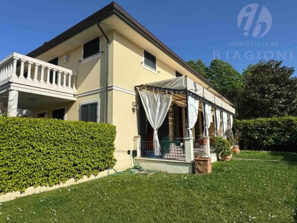 casa semindipendente in vendita a Camaiore in zona Lido di Camaiore