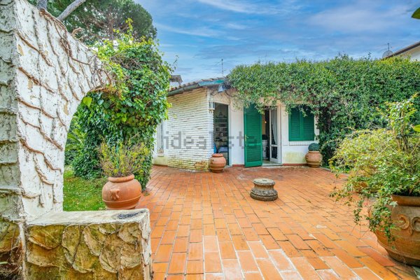 casa indipendente in vendita a Camaiore in zona Lido di Camaiore