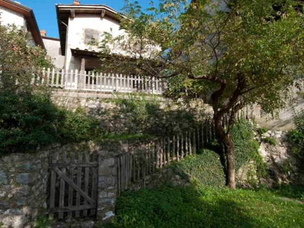 casa indipendente in vendita a Camaiore