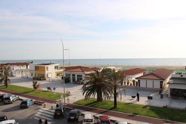 appartamento in vendita a Camaiore in zona Lido di Camaiore