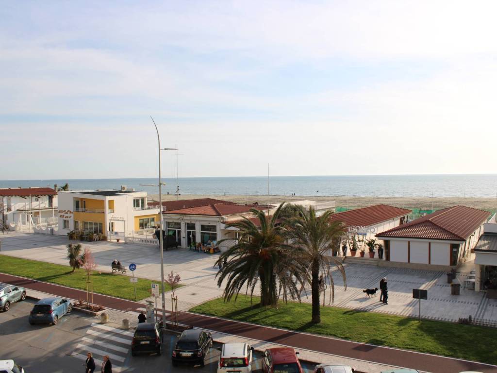 appartamento in vendita a Camaiore in zona Lido di Camaiore