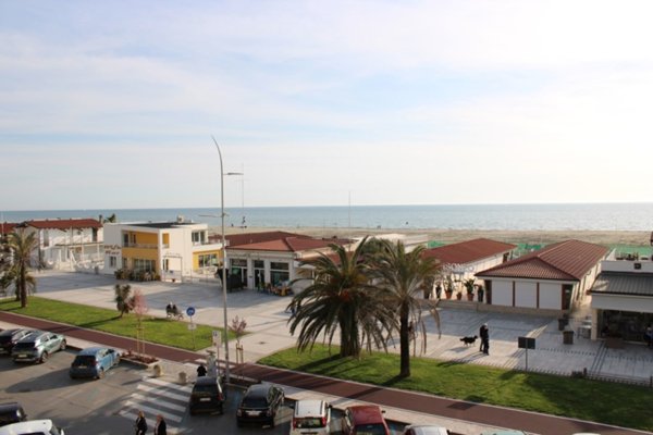 appartamento in vendita a Camaiore in zona Lido di Camaiore