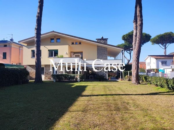 casa indipendente in vendita a Camaiore in zona Lido di Camaiore