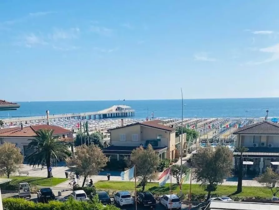 appartamento in vendita a Camaiore in zona Lido di Camaiore