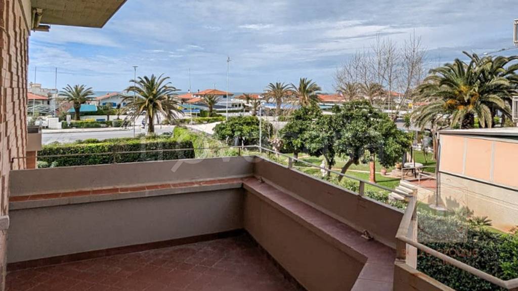appartamento in vendita a Camaiore in zona Lido di Camaiore