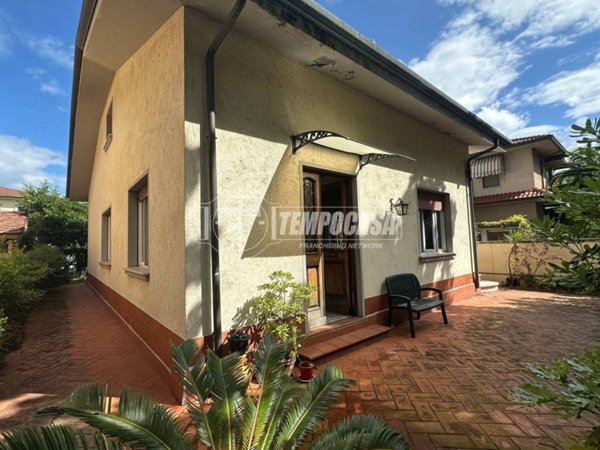 casa indipendente in vendita a Camaiore