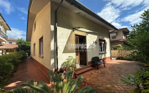 casa indipendente in vendita a Camaiore