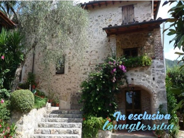 casa indipendente in vendita a Camaiore in zona Montebello