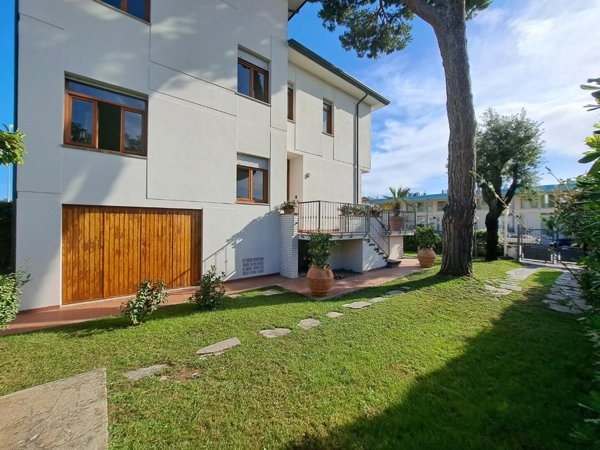 appartamento in vendita a Camaiore in zona Lido di Camaiore