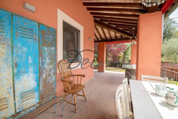 casa indipendente in vendita a Camaiore in zona Vado