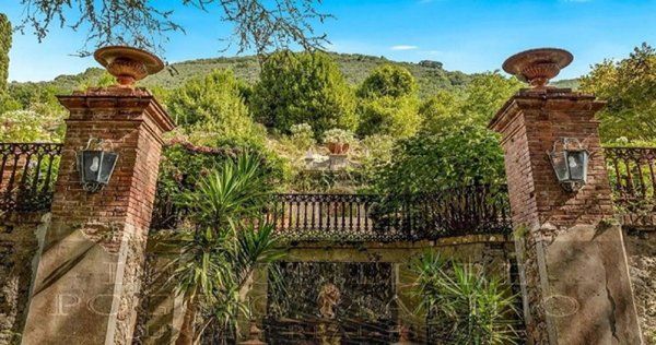 villa in vendita a Camaiore